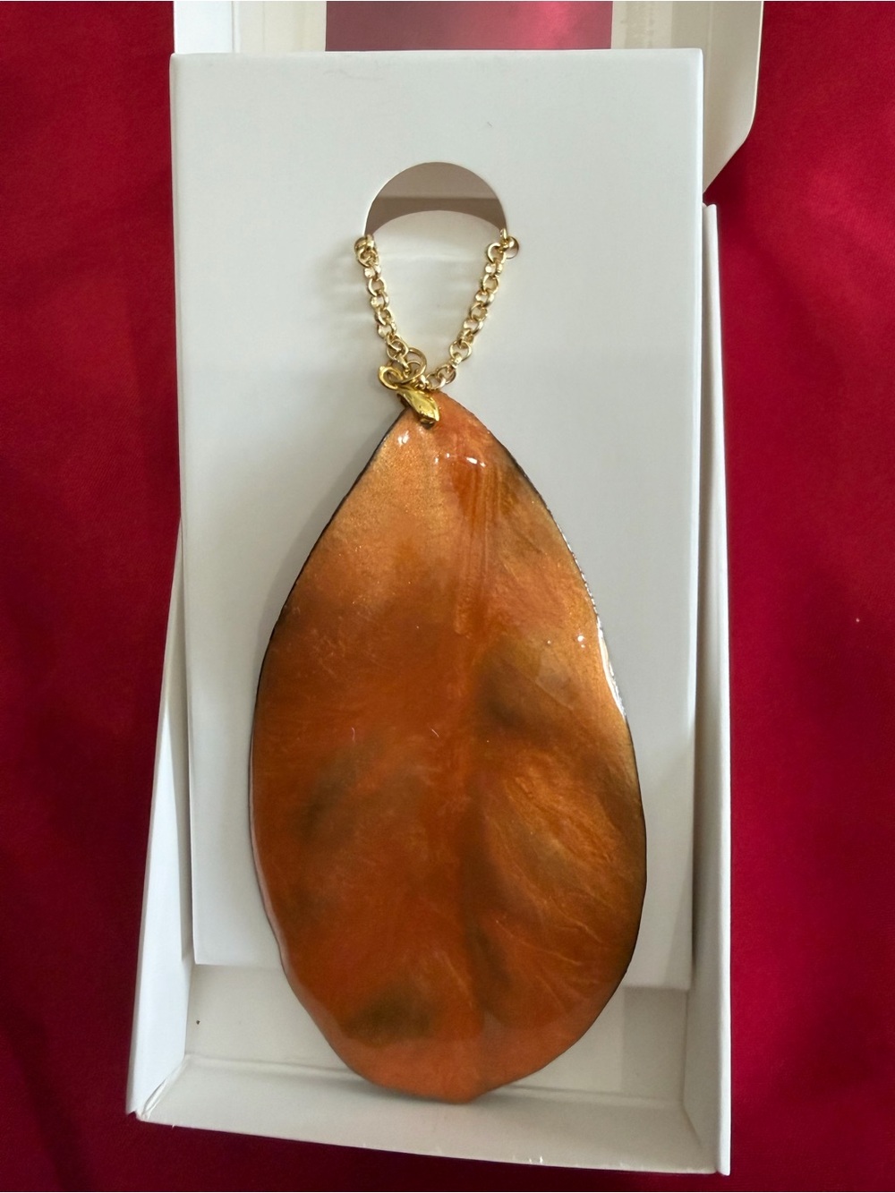 Gold-Chain Teardrop Pendant Necklace Handmade with natural leaf